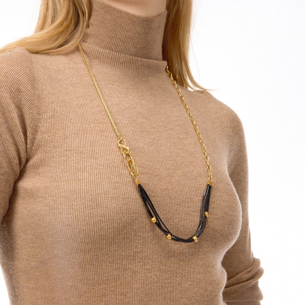 18K gold and black wax cord necklace for women, suitable for autumn and winter sweaters.